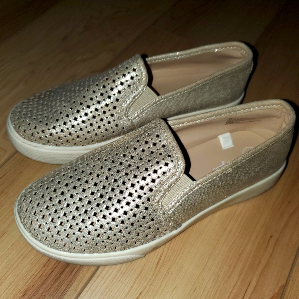 EUC ~ Cat & Jack Slip On Perforated Loafers Girls
